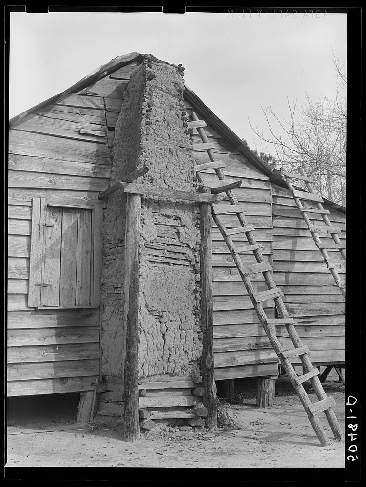  home with mud chimney. South Carolina. Sourced from the Library of Congress.