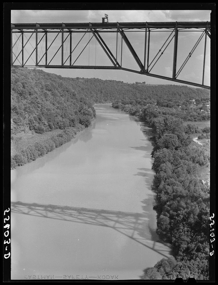 [High Bridge (railroad) over the Kentucky River at Tyrone, Kentucky]. Sourced from the Library of Congress.