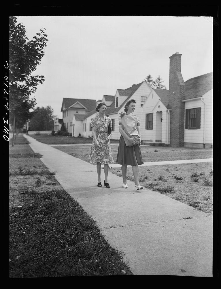 Rochester, New York. Shirley helps Mrs. Babcock with the shopping. Sourced from the Library of Congress.