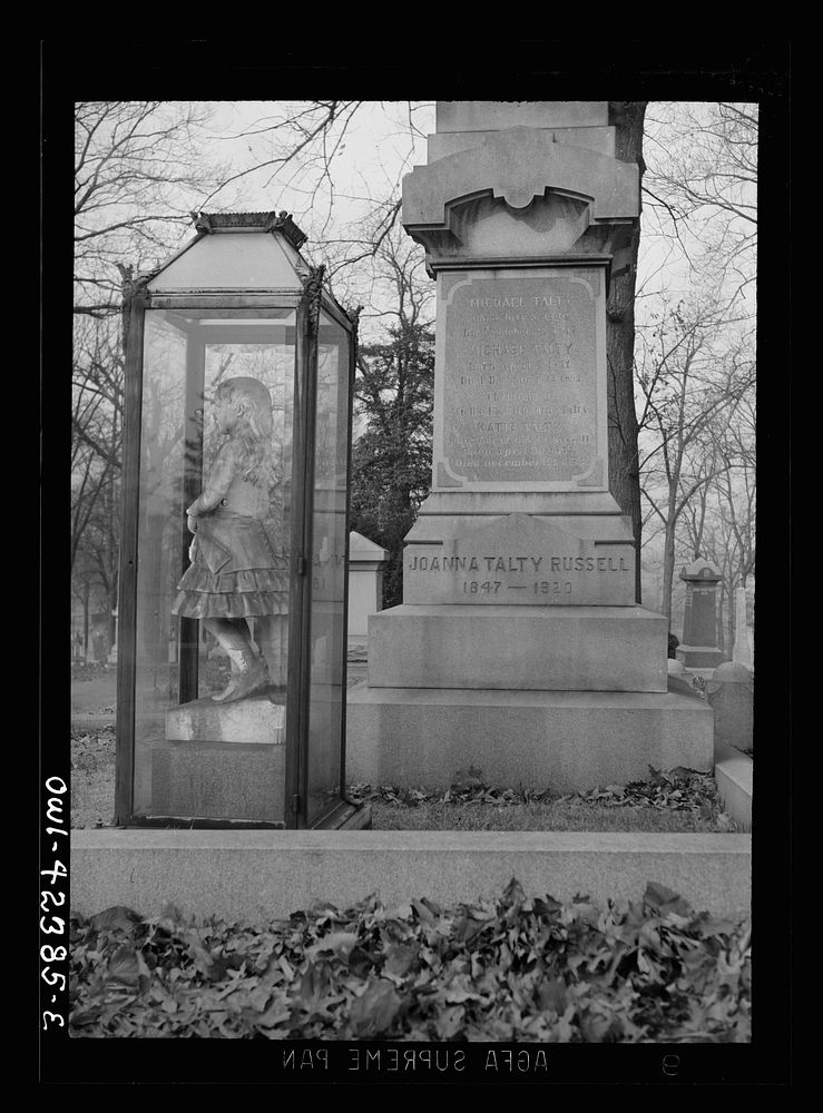 Washington, D.C. A grave monument in Mount Olivet cemetery. Sourced from the Library of Congress.