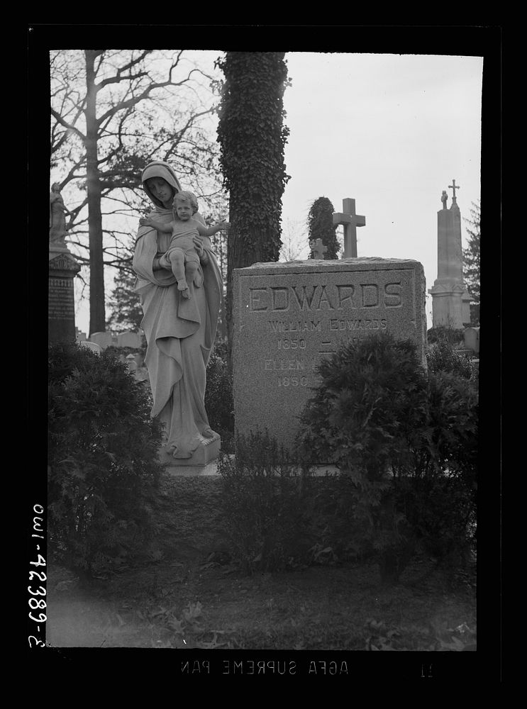 Washington, D.C. A grave monument in Mount Olivet cemetery. Sourced from the Library of Congress.