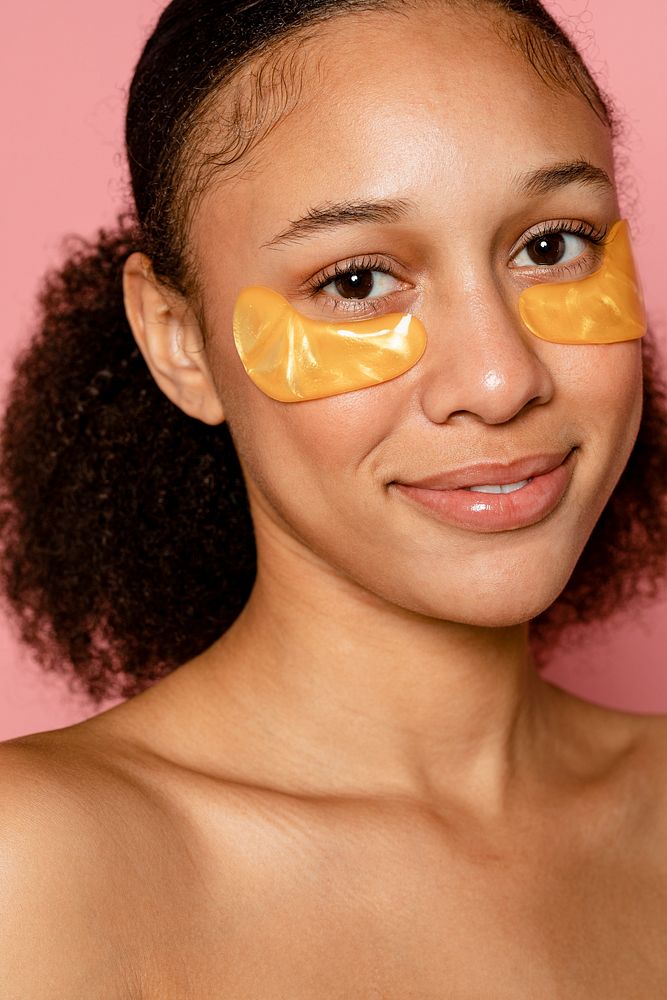 Golden under-eye patches for tired eyes