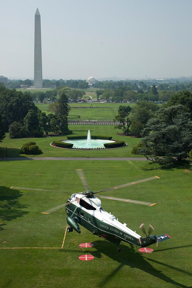 Marine One lifts off from the South Lawn of White House, July 16, 2010.