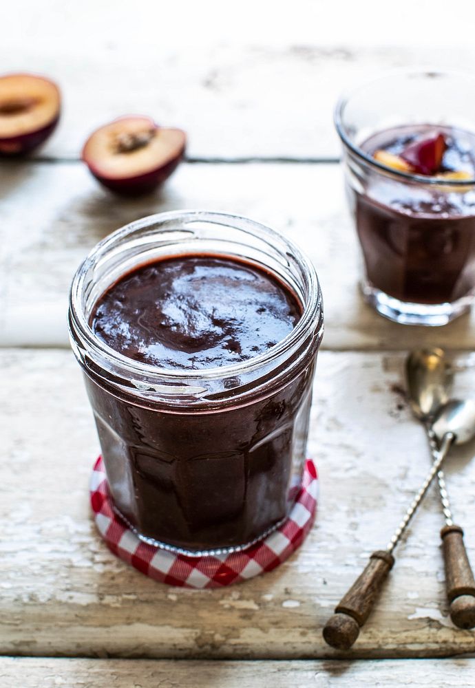 Homemade blended plums with cocoa
