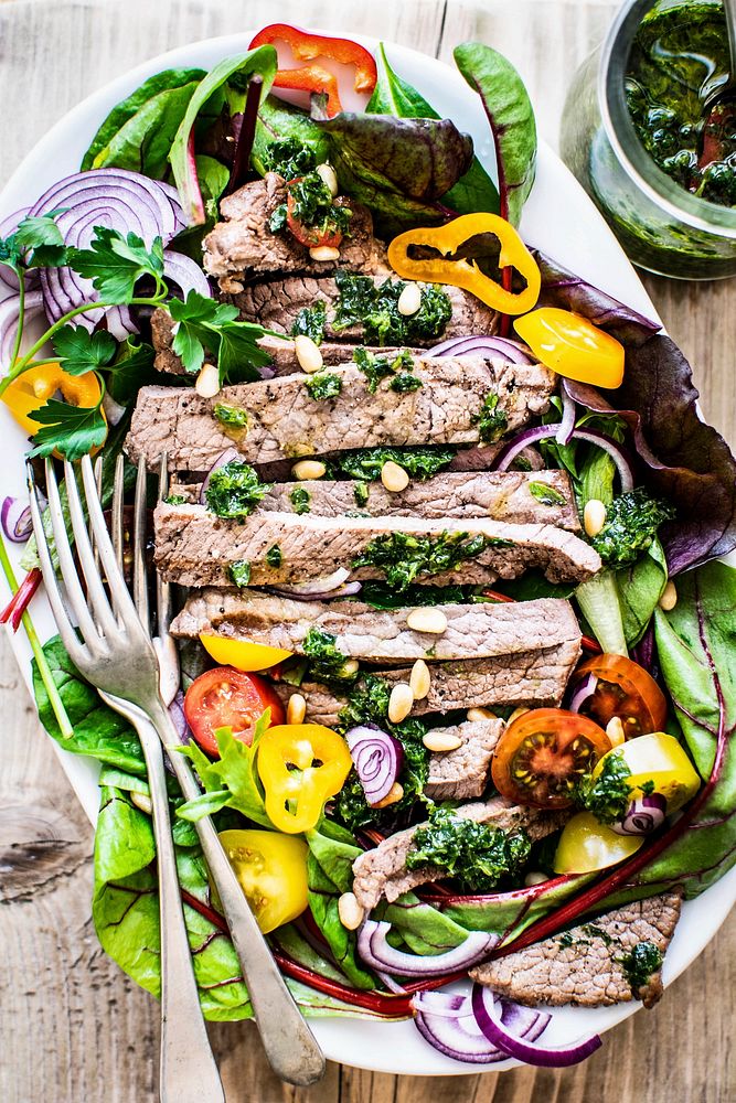 Homemade grilled beef salad with green pesto and pine nuts recipe