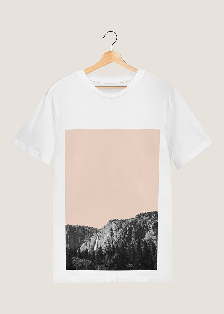 Tee printed of grayscale mountain