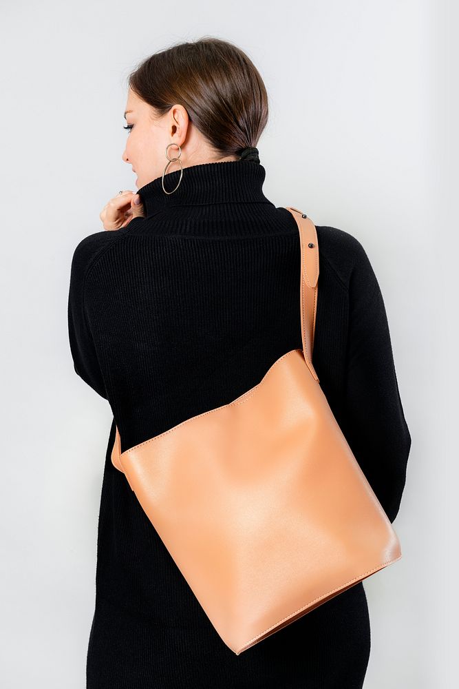 Woman from behind with a brown cross body bag