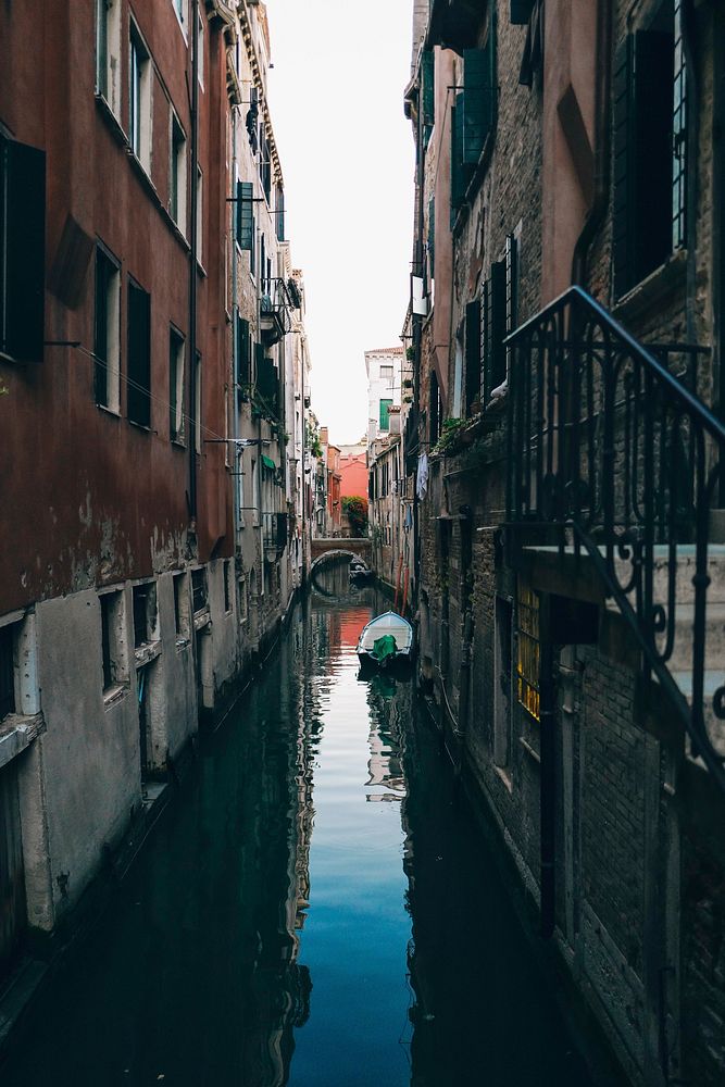 Venezia, by water. Original public domain image from Wikimedia Commons