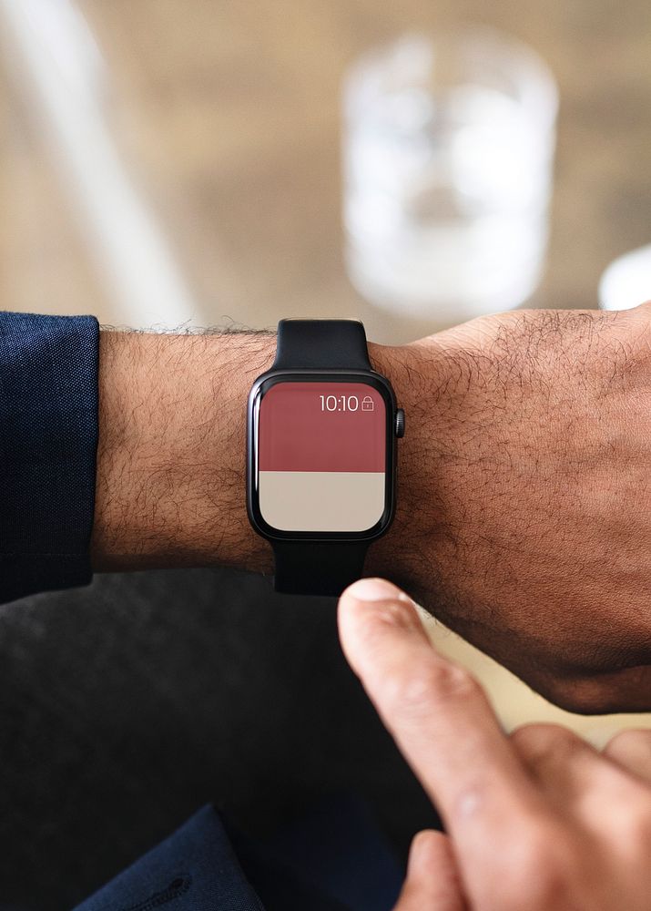 Man wearing a smartwatch 