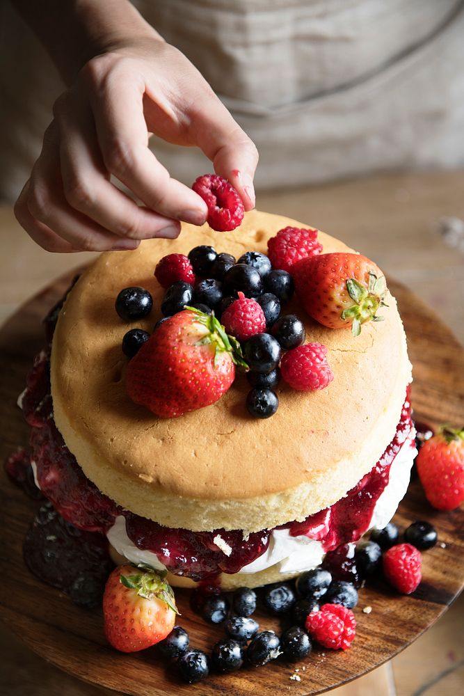 Homemade berry cake food photography recipe idea