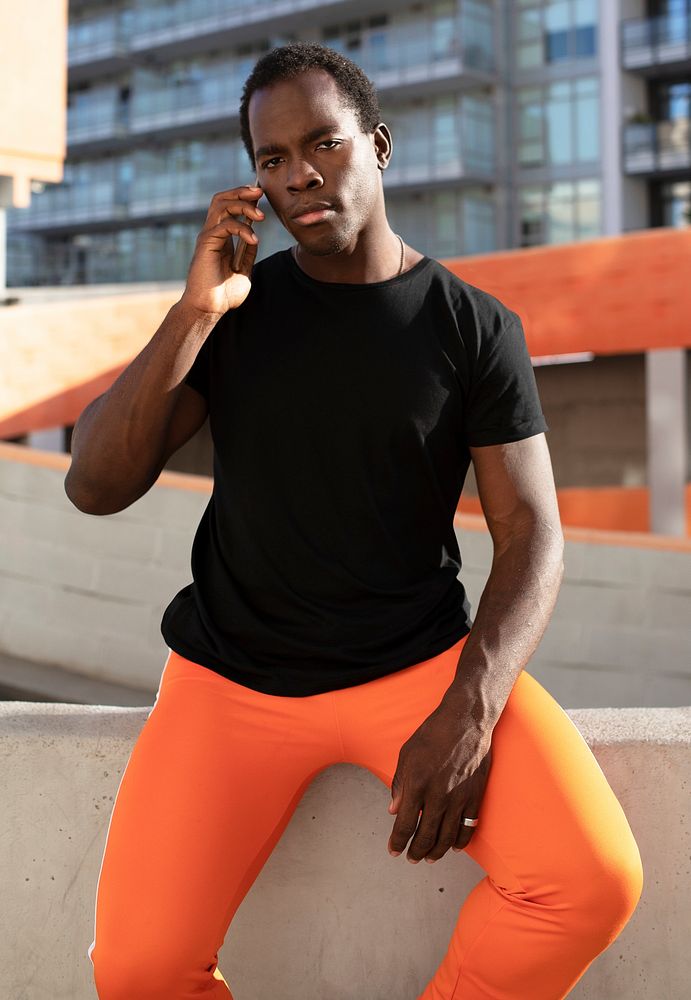 Sportswear black t-shirt with orange pants cool men&rsquo;s fashion