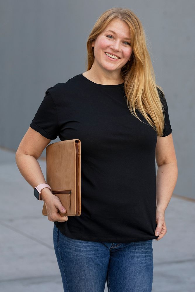 Black t-shirt simple plus size women&rsquo;s fashion apparel shoot