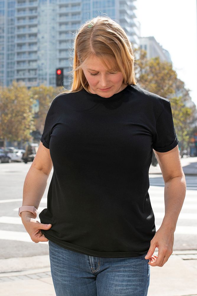 Women&rsquo;s black t-shirt street style plus size apparel fashion