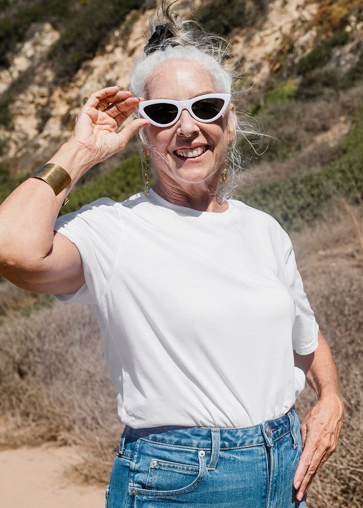 Mature woman in white tee  for summer outdoor shoot
