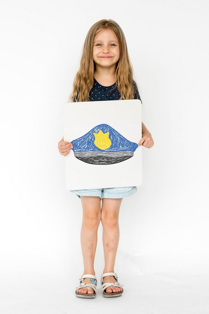 Children with a drawing of police hat