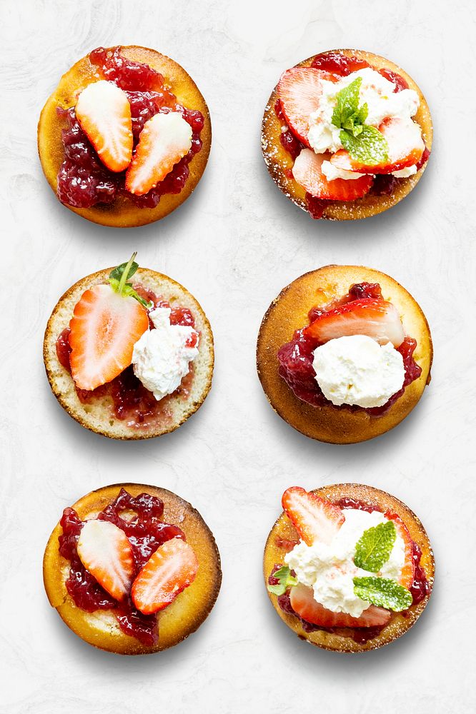 Mini strawberry cupcakes mockup psd flat lay set
