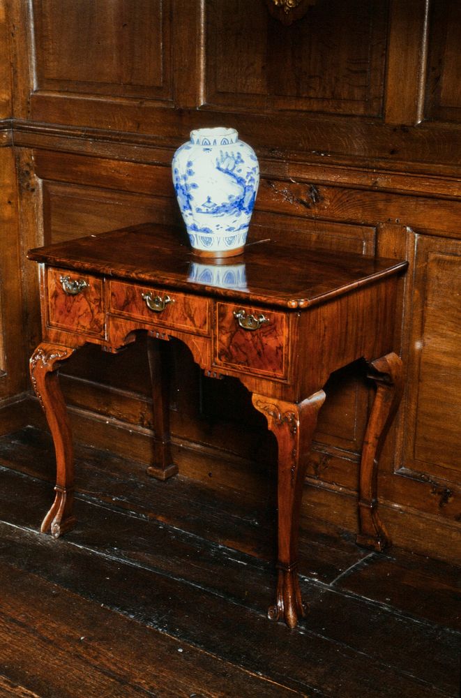 kneehole writing table with cabriole legs, oak veneered with walnut. Original from the Minneapolis Institute of Art.