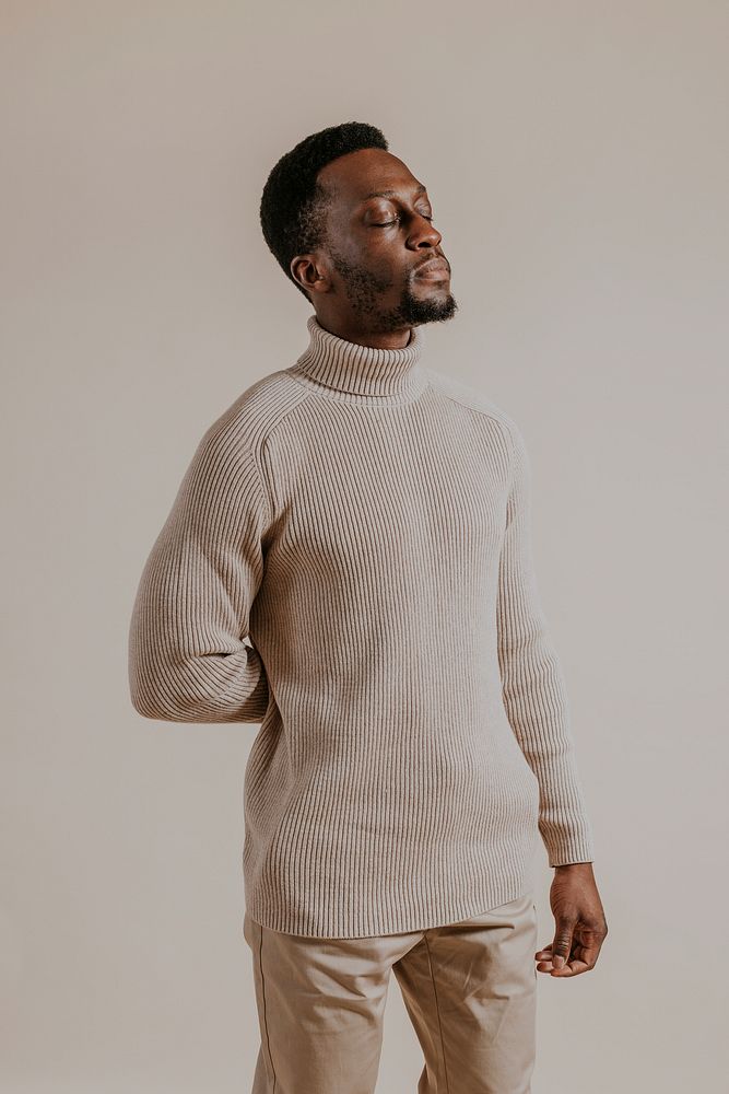 Man wearing beige turtleneck sweater, Winter fashion