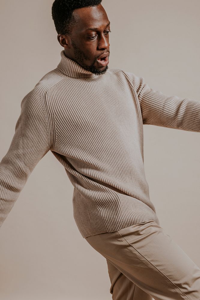 Man wearing beige turtleneck sweater, Winter fashion