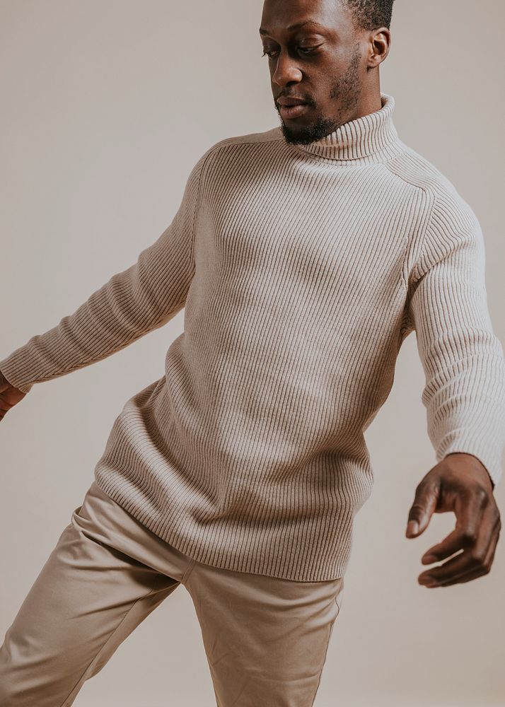 Man wearing beige turtleneck sweater, Winter fashion