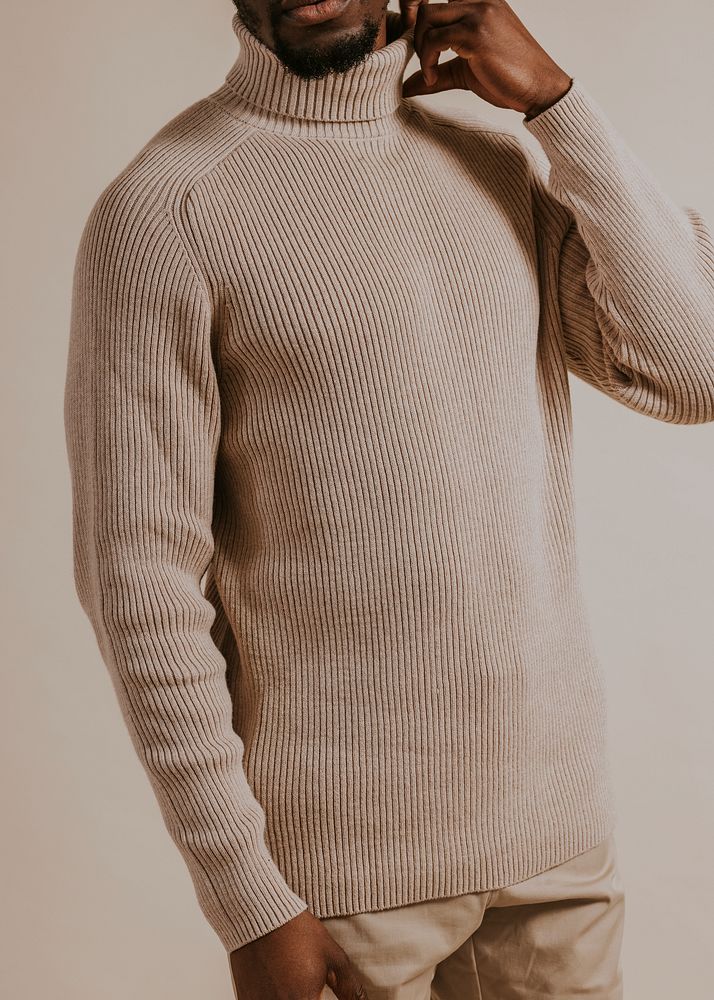 Man wearing beige turtleneck sweater, Winter fashion