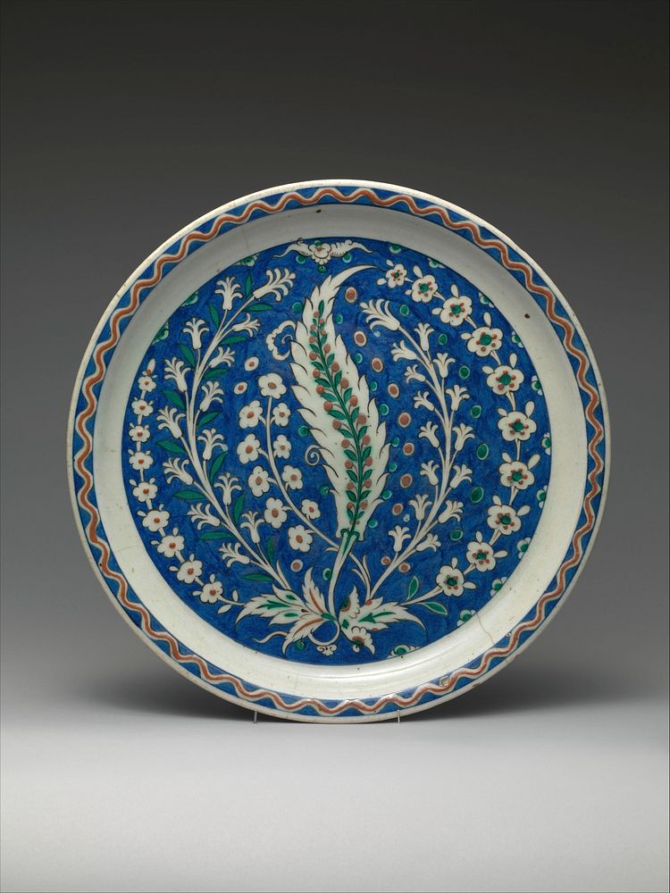 Dish with Growing Saz and Floral Design, first half 17th century