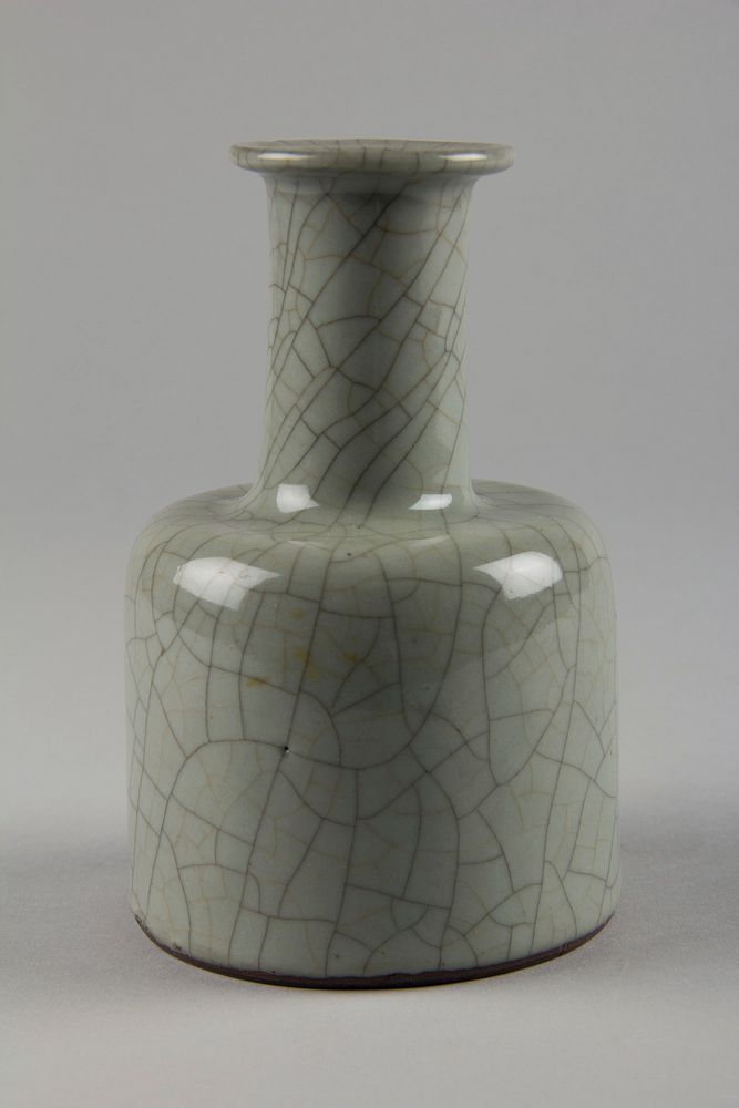 Mallet-shaped vase