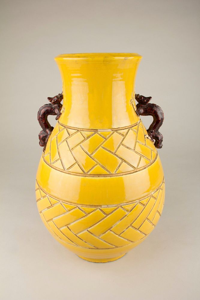Vase with Incised Design and Salamander Handles in Kochi Style