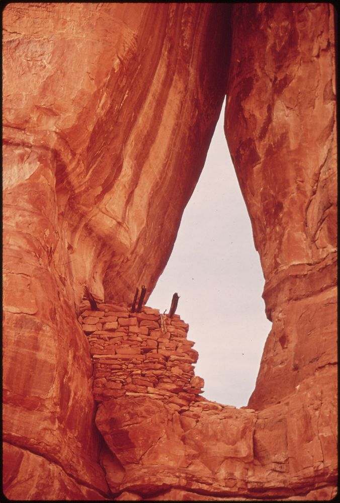 Keyhole Ruin, on Horse Creek in Canyonlands National Park. Original public domain image from Flickr