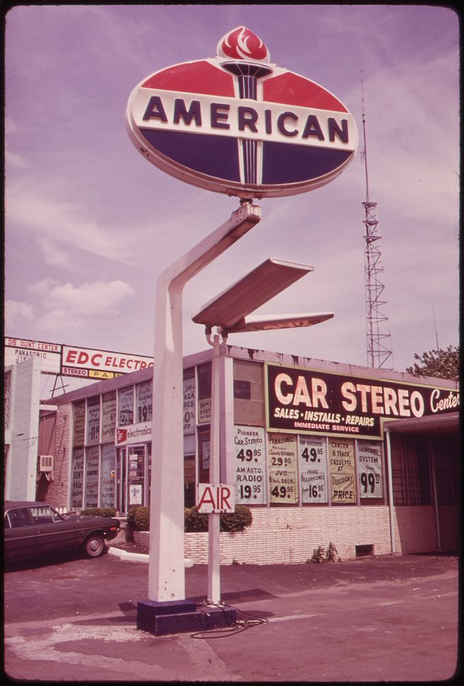 On Hylan Boulevard, Staten Island 06/1973. Photographer: Tress, Arthur. Original public domain image from Flickr