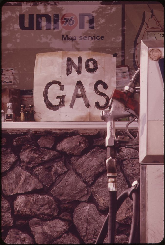 One of the Many Service Station Signs Off the Freeway Reflecting Gas Shortage in the Portland Area 06/1973. Photographer:…