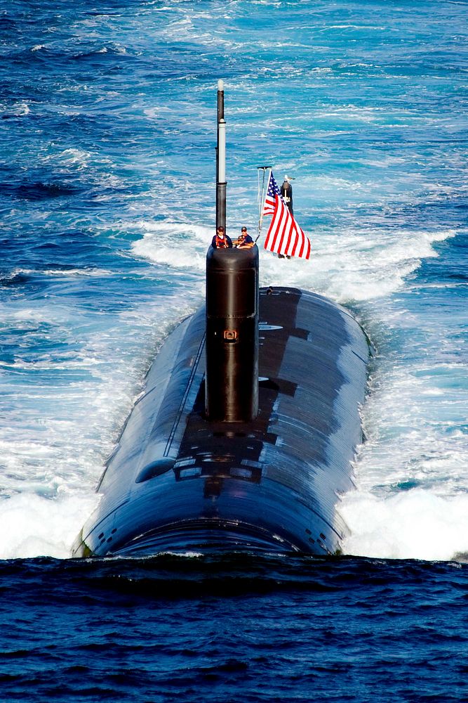 Los Angeles-class attack submarine USS Tuscon (SSN 770) transits the East Sea July 26, 2010, while leading a 13-ship…