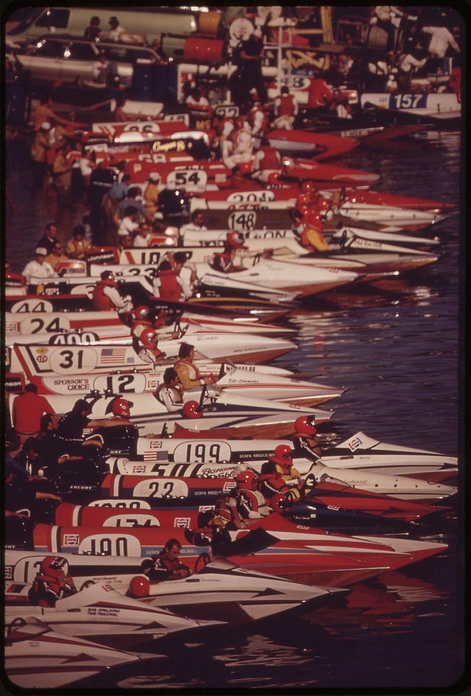 At the start of annual Outboard World Championship boat race on Lake Havasu near Parker, May 1972. Photographer: O'Rear…