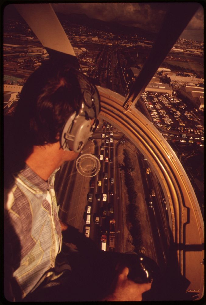 Helicopter pilot Irwin Malzman reports on rush hour traffic for radio station KGMB, October 1973. Photographer: O'Rear…