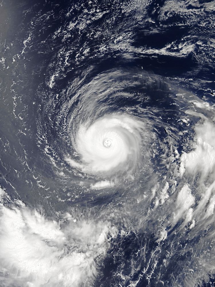 Typhoon Noru at peak intensity and displaying annular characteristics on July 31, 2017, located to the southwest of Iwo To.