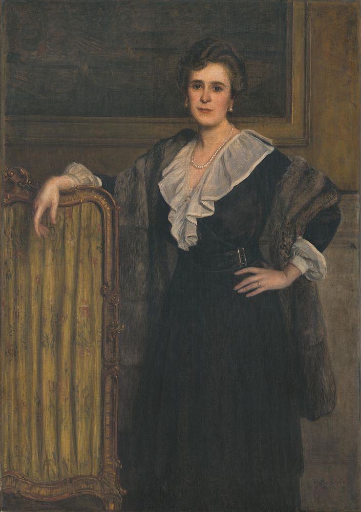 Portrait of a standing woman
