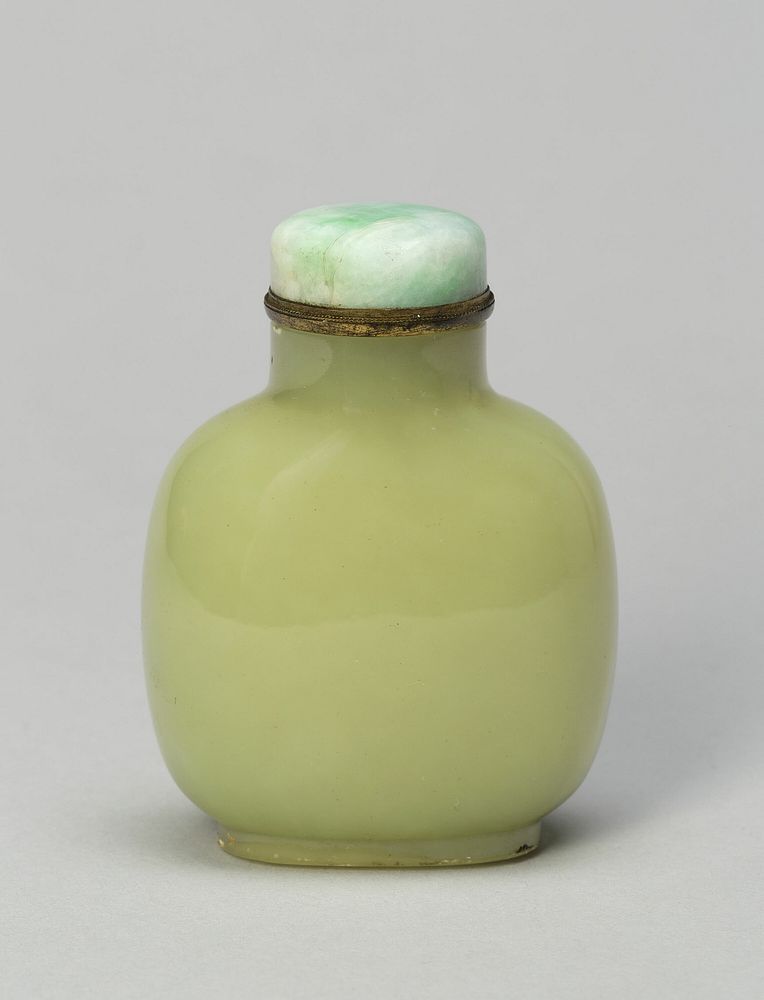 Rounded Square-Shaped Snuff Bottle
