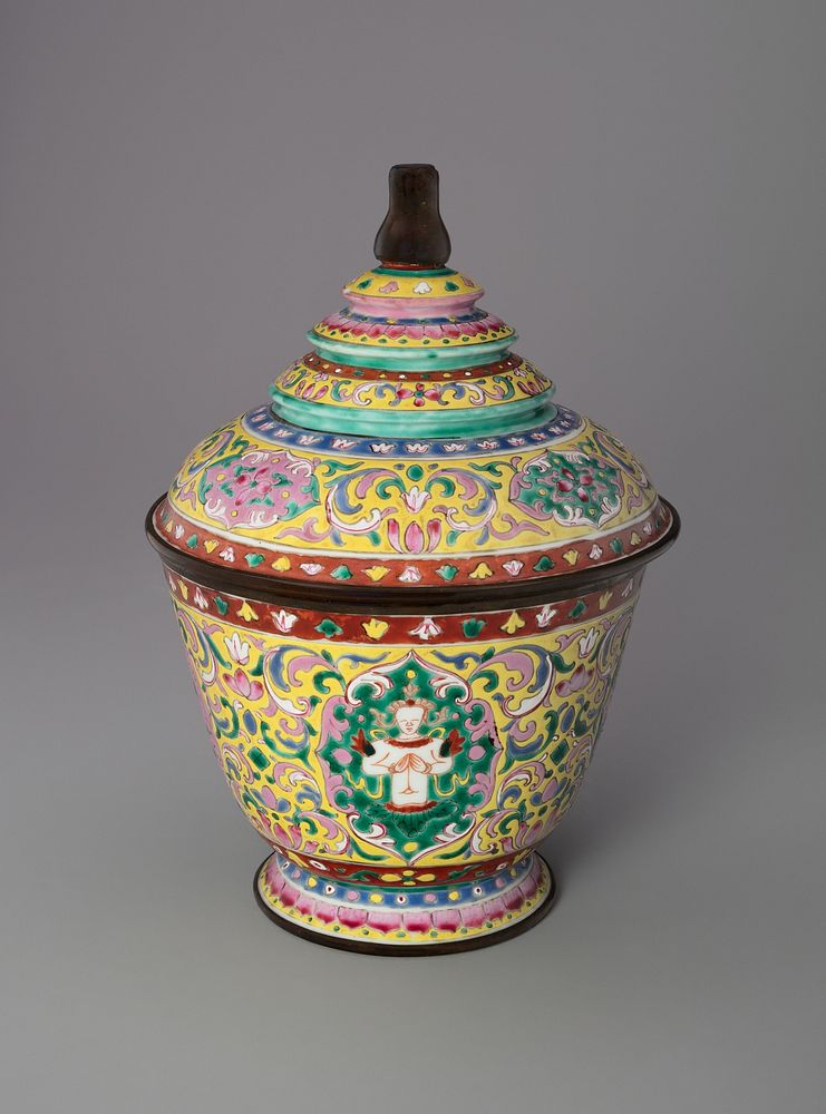 Bencharong (Five-Colored) Ware Jar with Tiered Cover