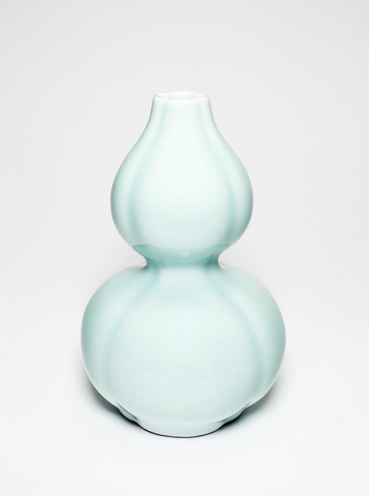 Lobed Gourd-Shaped Vase