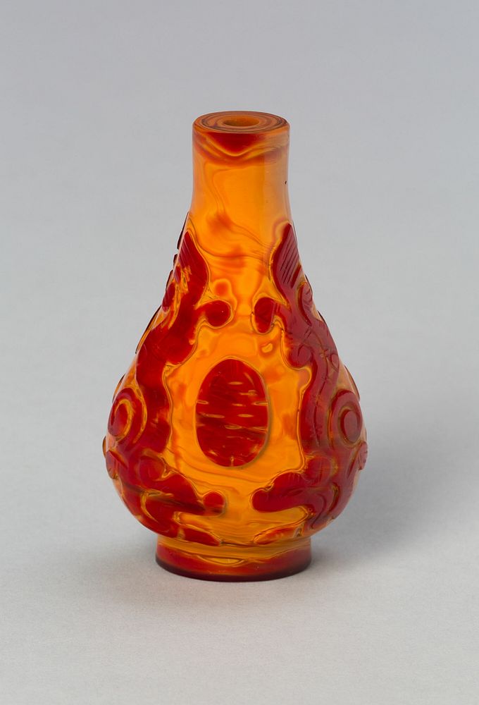 Pear-Shaped Snuff Bottle with Stylized Dragons and Stylized "Shou" (Longevity) Character