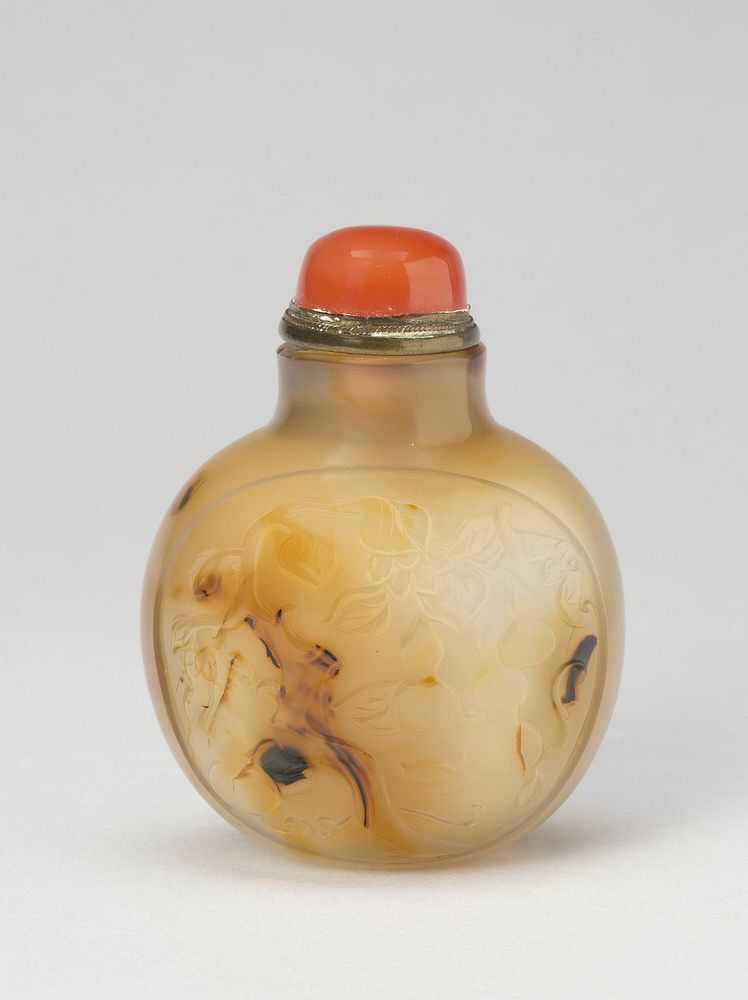 Snuff Bottle with Panels of Gourds