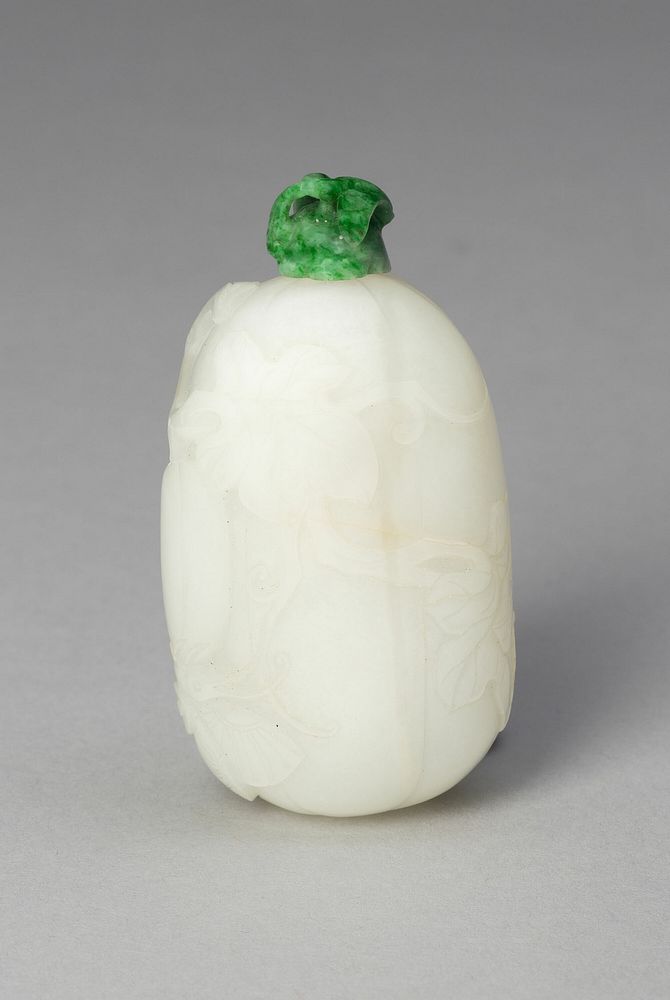 Melon-Shaped Snuff Bottle with Trailing Leaves and a Butterfly