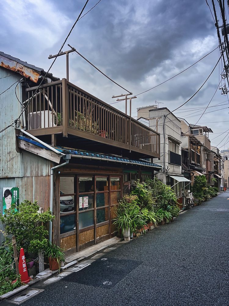 Aging Houses, Tokyo, JapanAging houses along a backstreet in central Tokyo, Japan. Getting older, but generally well…