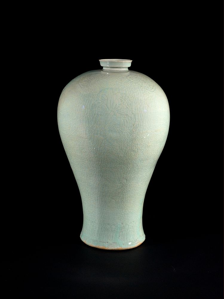 Prunus Vase (maebyeong) with Design of Lotus Sprays
