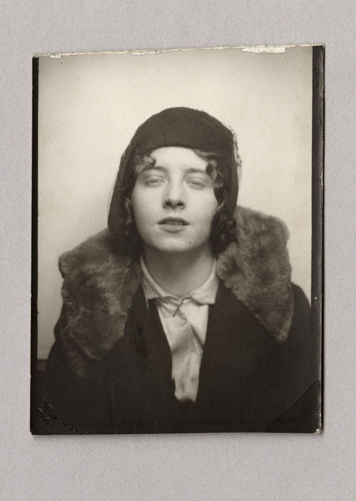 Untitled (flapper in photobooth)