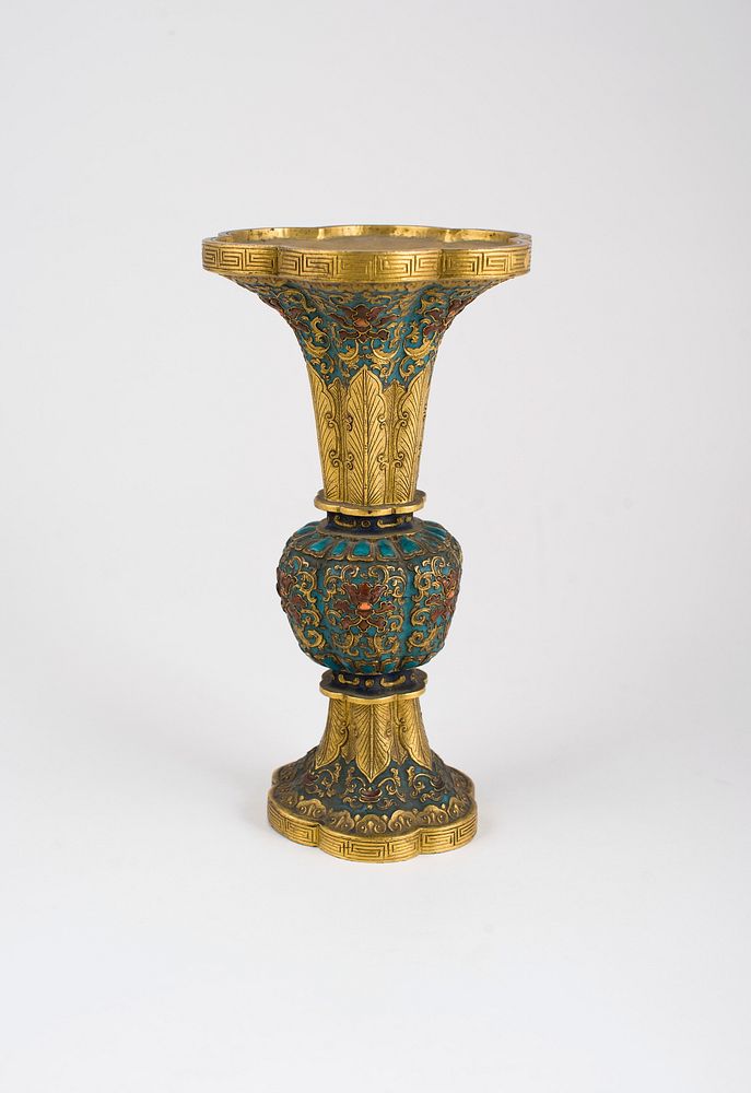 Altar Vase in the Form of an Archaistic Bronze Beaker (gu)