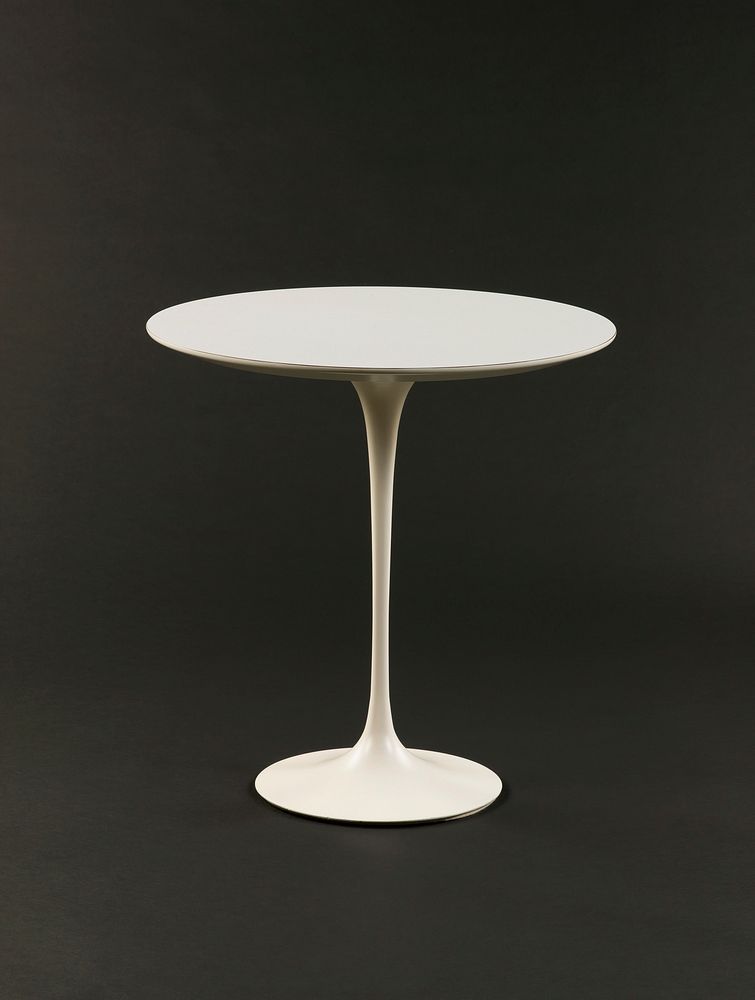 Eero Saarinen's Pedestal Table for Knoll Associates