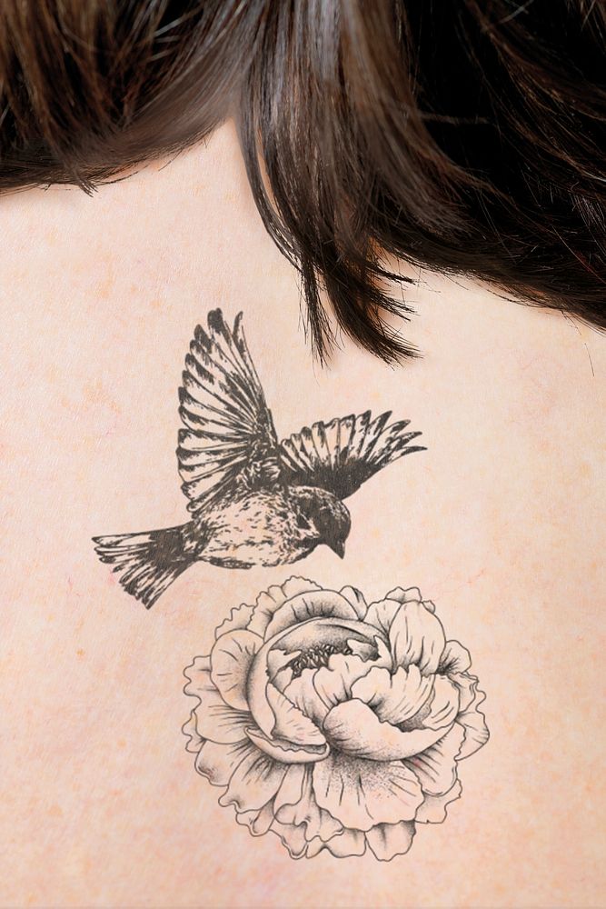 Flower tattoo mockup, woman's back psd