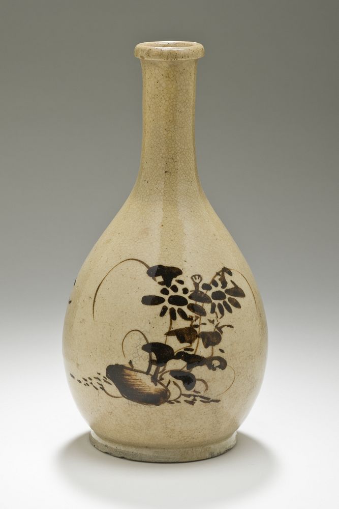 Sake Bottle with Design of Flowers and Grasses