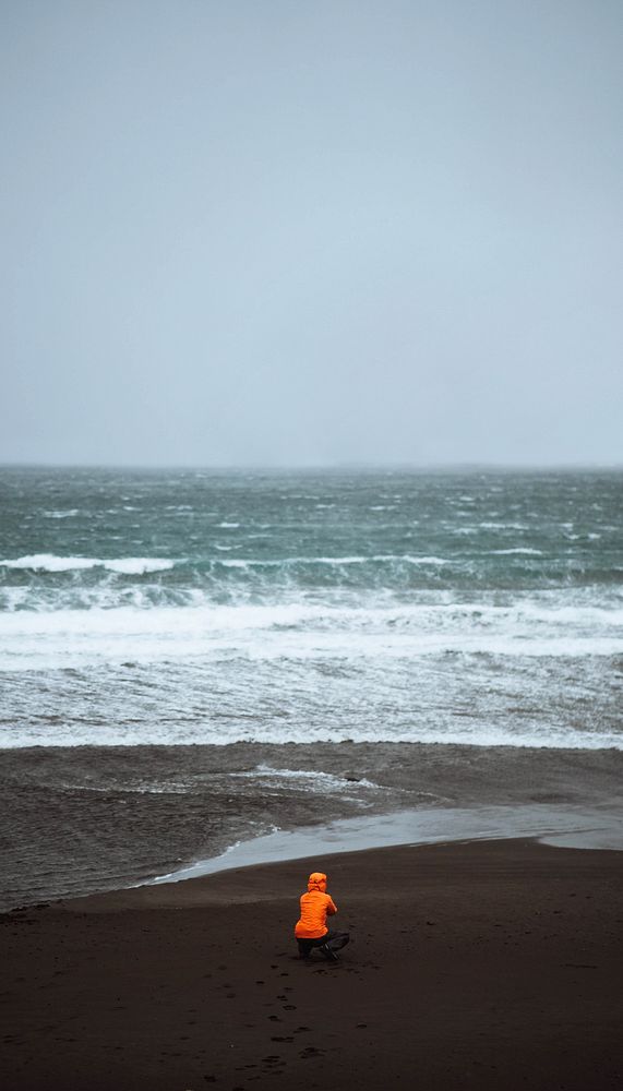 Overcast beach iPhone wallpaper, nature image